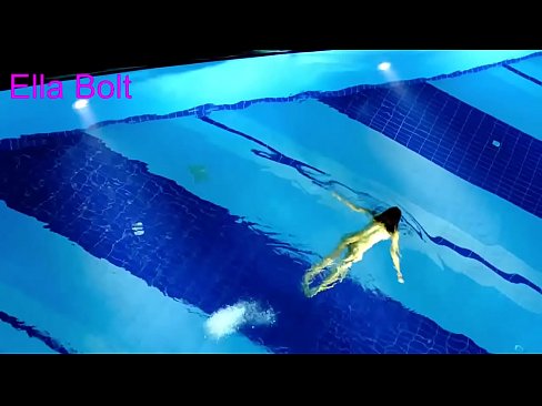 ❤️ Я не могу перестать смотреть, юную блондинку застукали за плаванием обнаженной в бассейне курорта ELLA BOLT ️ Видео ебли на нашем сайте sextoysformen.xyz ❌️❤